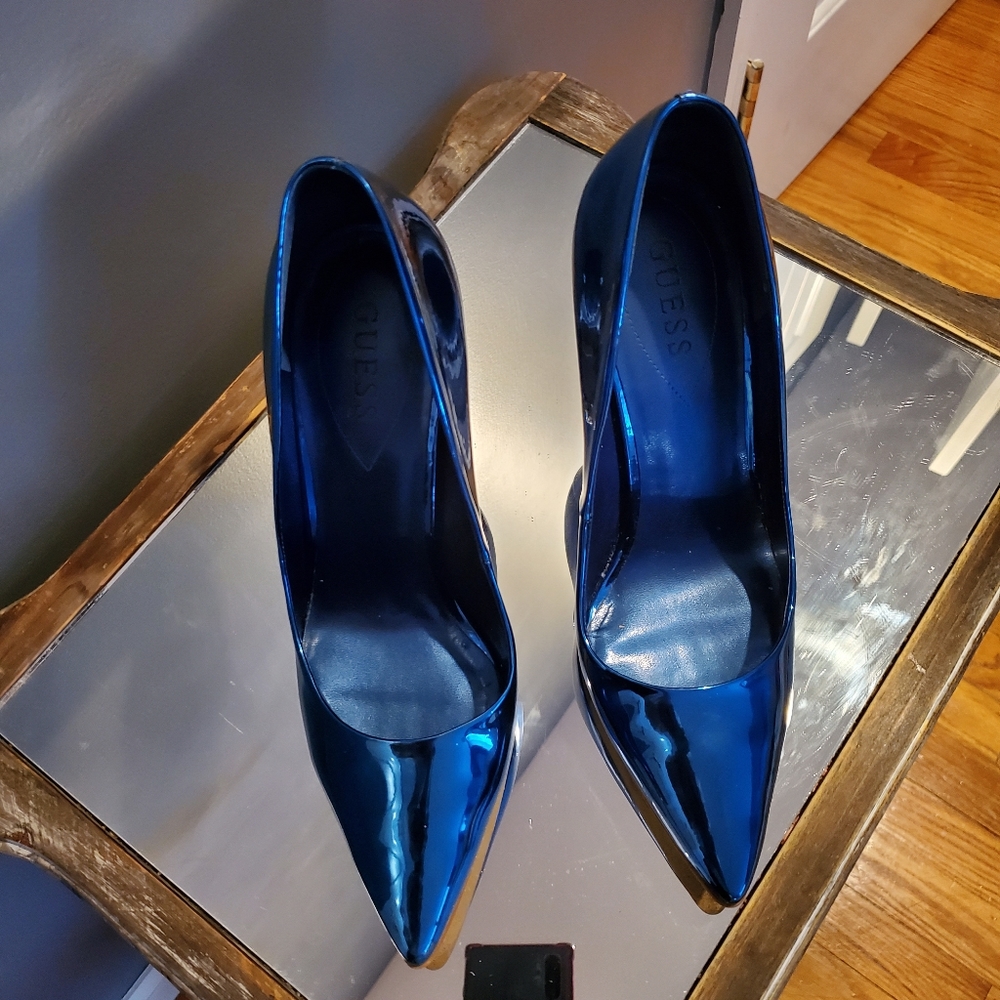 Guess pumps